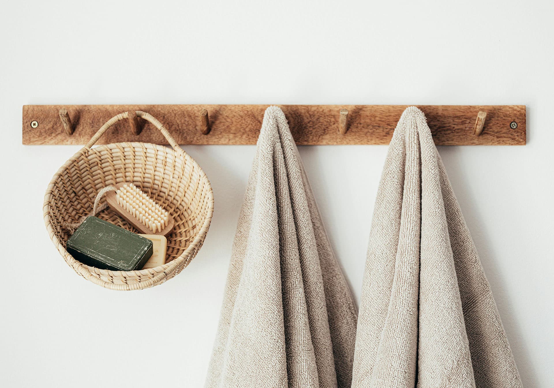 The Power of Hydration: Keeping Your Skin Moisturized Year-Round